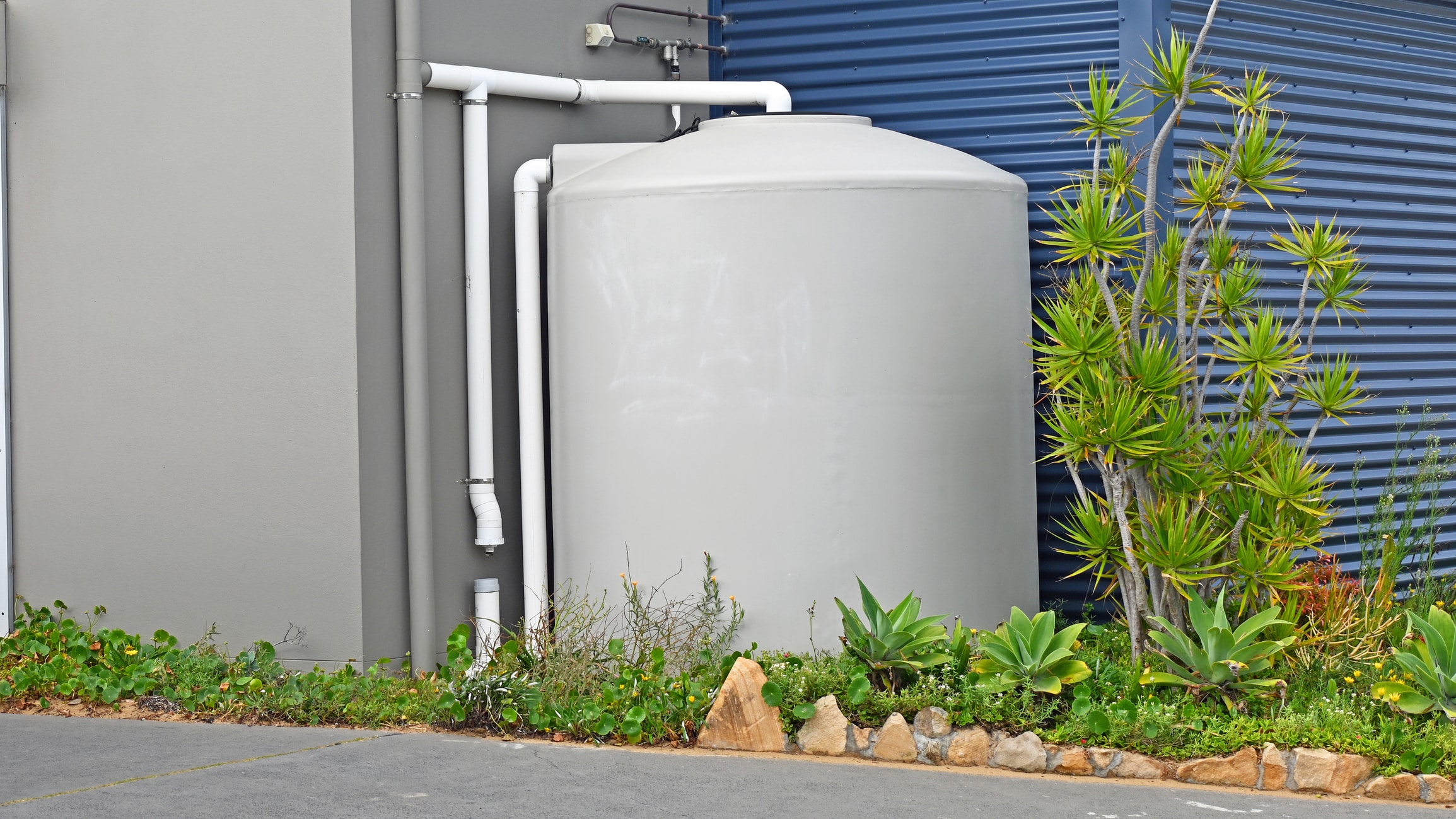 Water storage tank