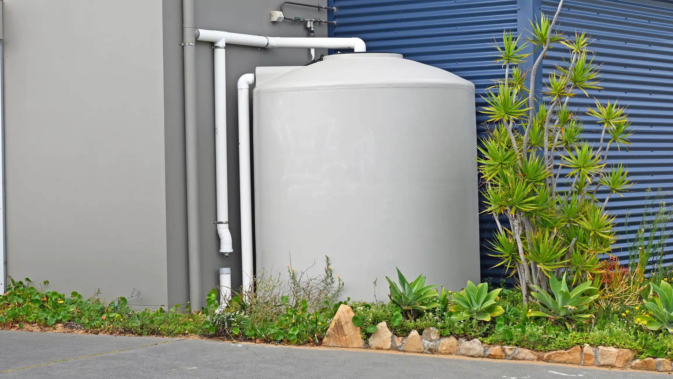 Water storage tank